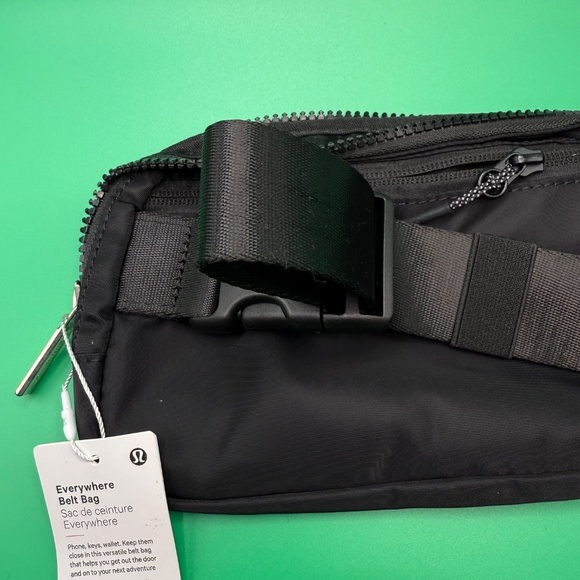 Lululemon Everywhere Beltbag 1L - Picture 2 of 6